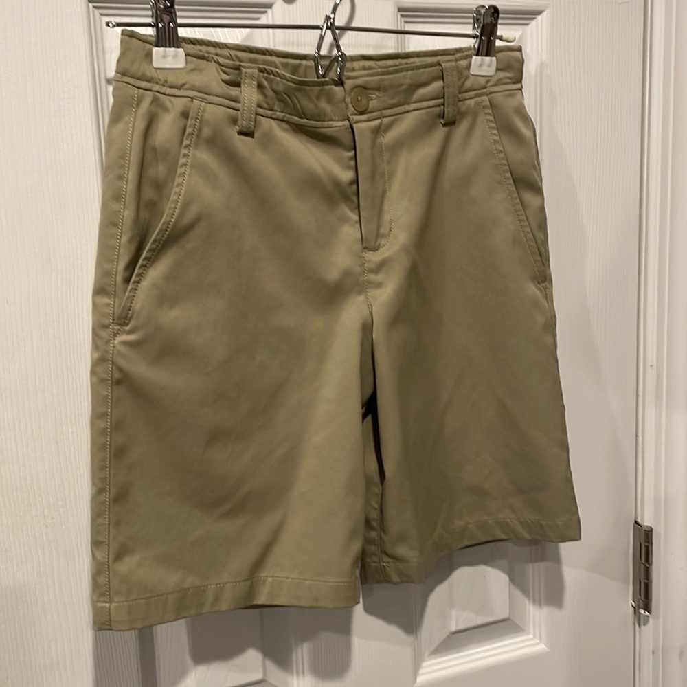 Under Armour Youth Golf Shorts size small used
